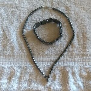 Necklace and bracelet set